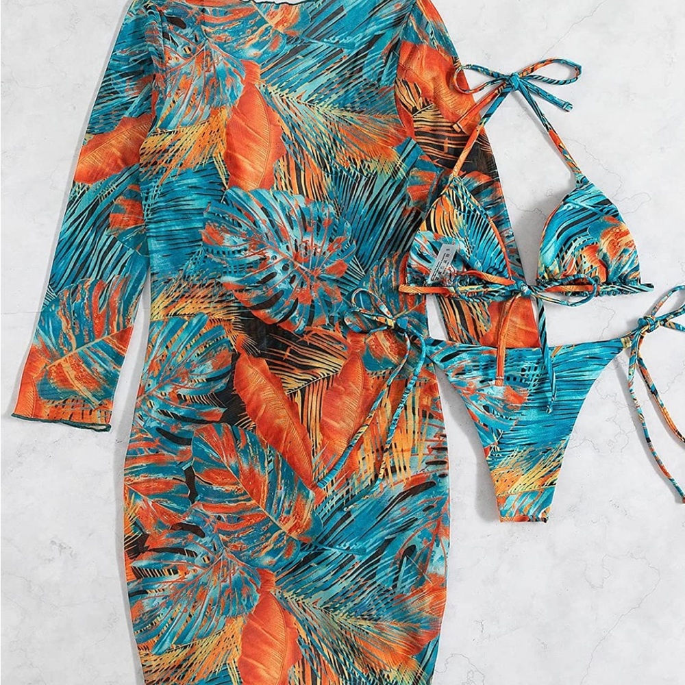 3 piece bikini BRAND NEW tag says Large  but sizing chart says 8/10